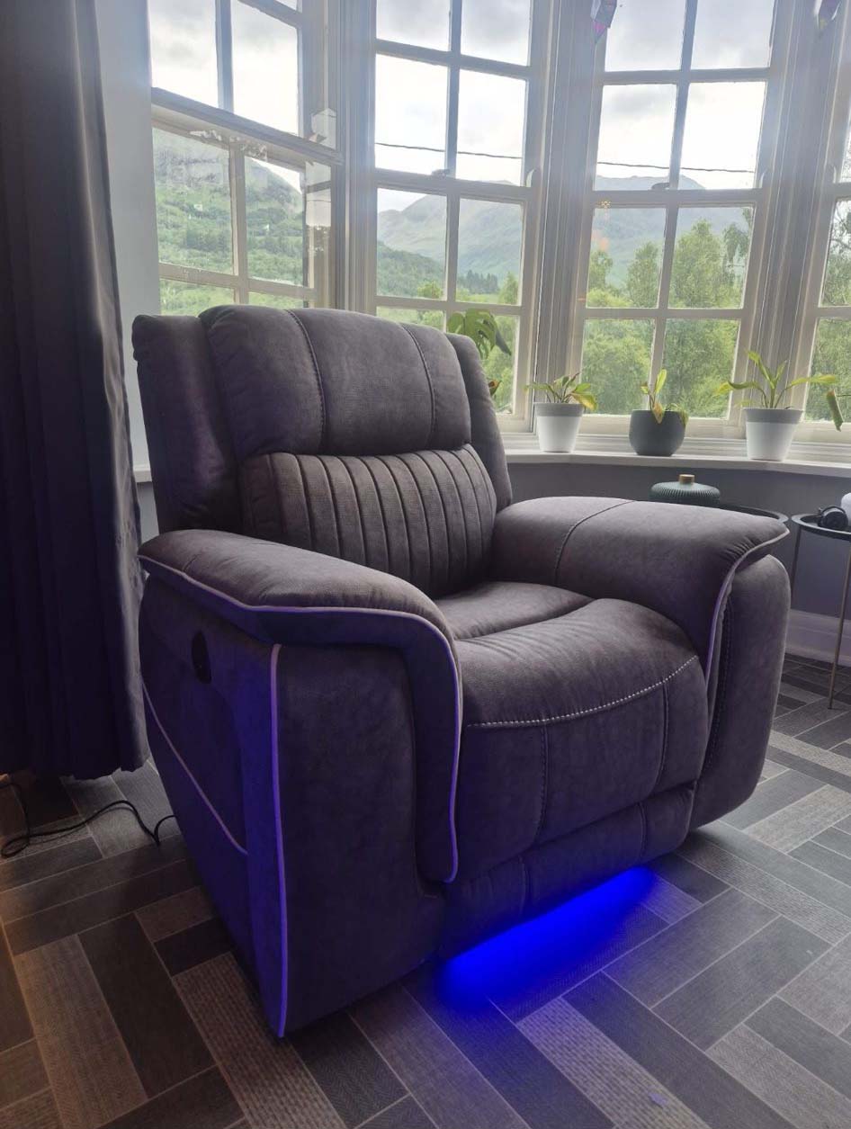 Single recliner seat with blue under lights